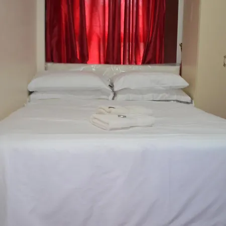Lyndhurst Hotel-3